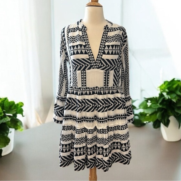 En Crème NWT Boho Black White Geometric Pattern Bell sleeves Dress size Small - Picture 1 of 16